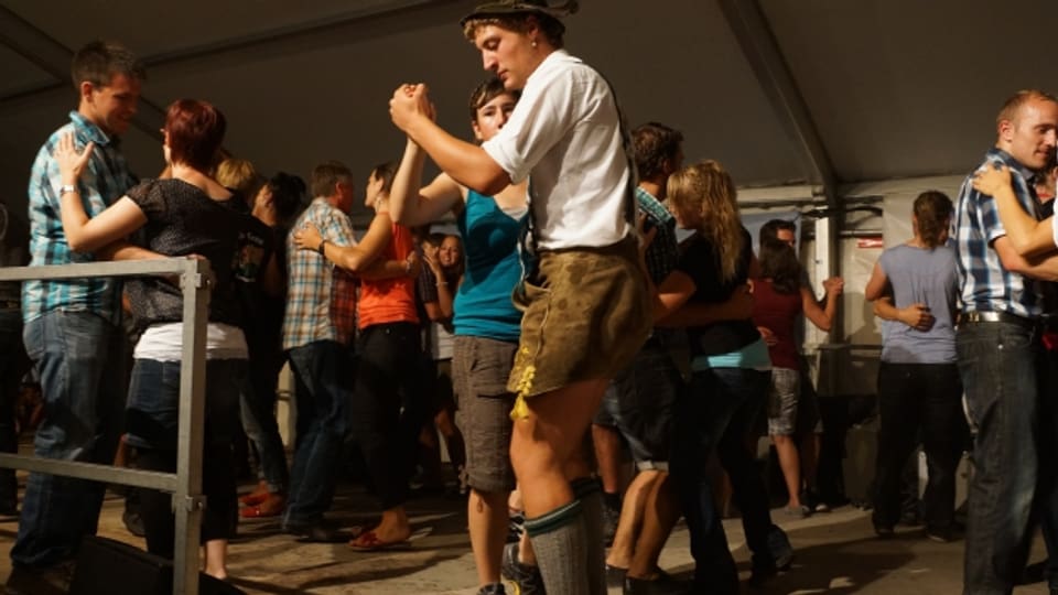 Lüpfiges Tänzchen während des Älpler-Wunschkonzerts 2014.