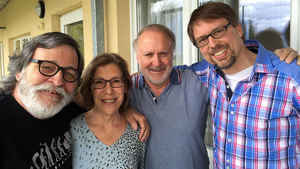 Marc Dietrich, Sue Schell und Peter Reber zusammen mit SRF-Moderator Christian Klemm.