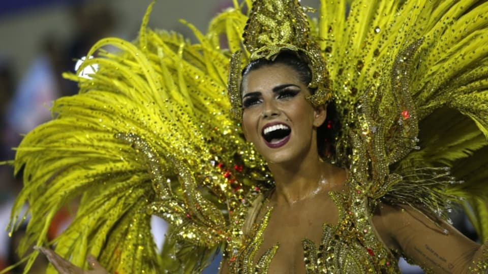 Der Carnival in Rio begeistert durch Samba und schillernde Kostüme.