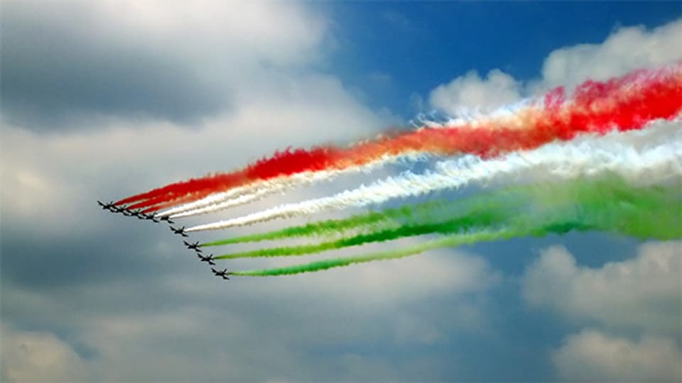 Die Kunstflugstaffel «Frecce Tricolori» 2005 am italienischen Nationalfeiertag.
