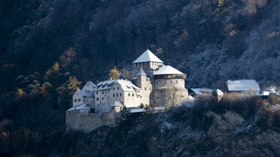 Schloss Vaduz trhont über dem Ländle.