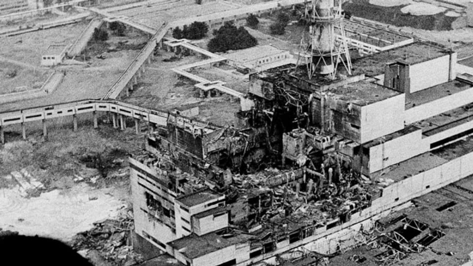 Der Unglücksreaktor von Tschernobyl, wenige Tage nach der Katastrophe 1986.