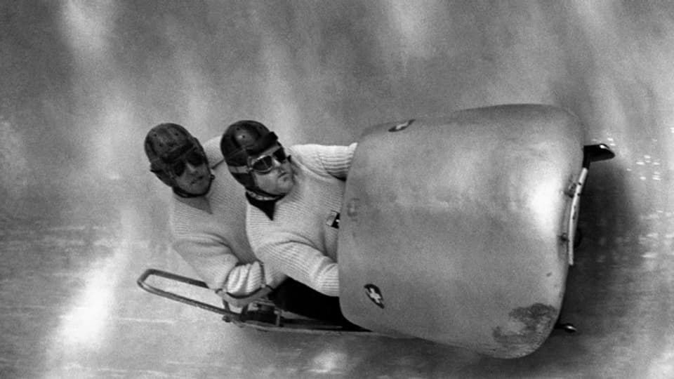 Der Bobpilot Fritz Feierabend mit seinem Bremser Stephan Waser anlässlich der olympischen Winterspiele 1952 in Olso.