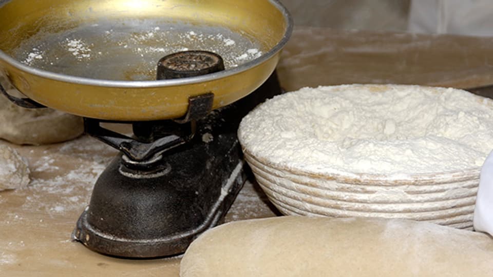 Brotschauer, Brotschätzer oder Brotwäger sind andere Bezeichnungen für den Beruf des Brotbeschauers.