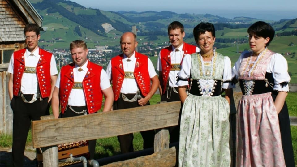 In der Sendung «Volksmusik im Dreiländereck» vertritt die Jodlergruppe Hirschberg Appenzell nebst zwei weiteren Formationen die Schweiz.