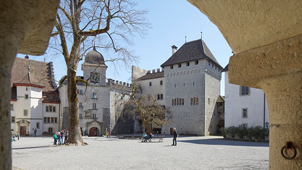 Schlosshof von Schloss Lenzburg im Kanton Aargau.