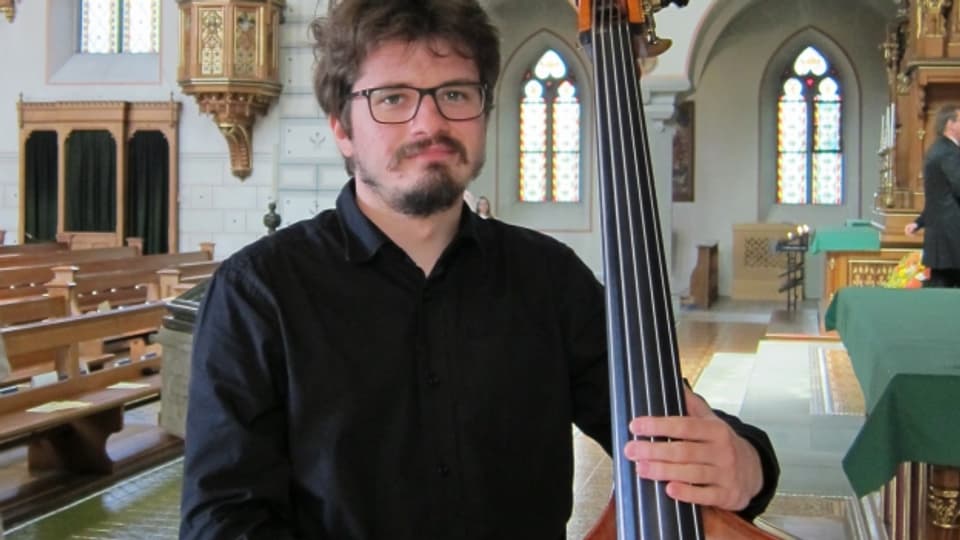 Joel Küchler kam übers Cello zum Kontrabass.