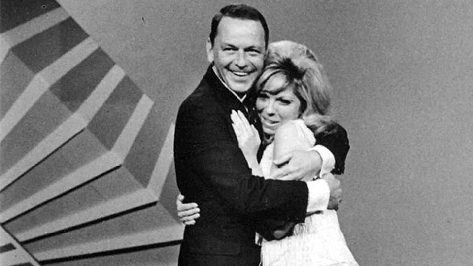 Frank Sinatra und seine Tochter Nancy 1967 während eines Fernsehauftritts.
