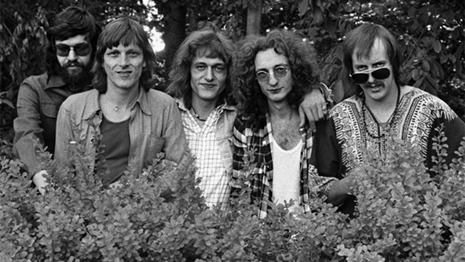 Die Schweizer Rockband Rumpelstilz in einer Aufnahme vom 3. Februar 1977: Milan Popovich (Bass), Polo Hofer (Vocals), Hanery Amman (Piano), Schifer Schafer (Gitarre) und Kurt Guedel (Schlagzeug).