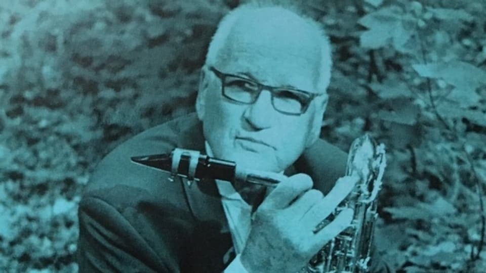 Wilfried Aegerter hat am Konservatorium Zürich das Musiklehrerdiplom gemacht und hat viele Jahre als Musiklehrer gearbeitet.
