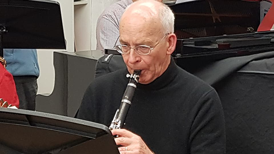 Thomas Lörtscher währender eine Probe des Harmonie-Ensembles der Musikschule proMusicante.