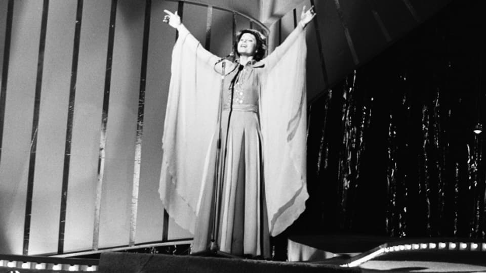 Die Sängerin Piera Martell vertritt am 6. April 1974 die Schweiz mit dem Lied «Mein Ruf nach dir» am Eurovision Song Contest in Brighton.