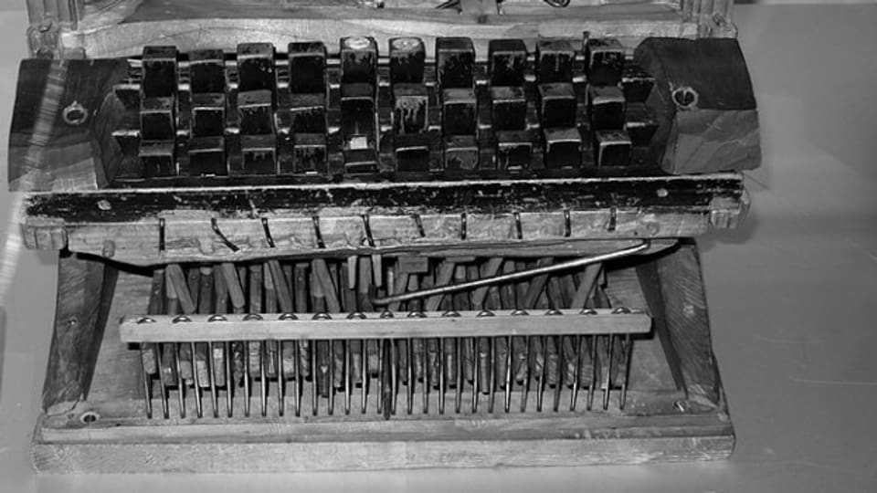 Die Schreibmaschine von Peter Mitterhofer steht im Technischen Museum Wien.
