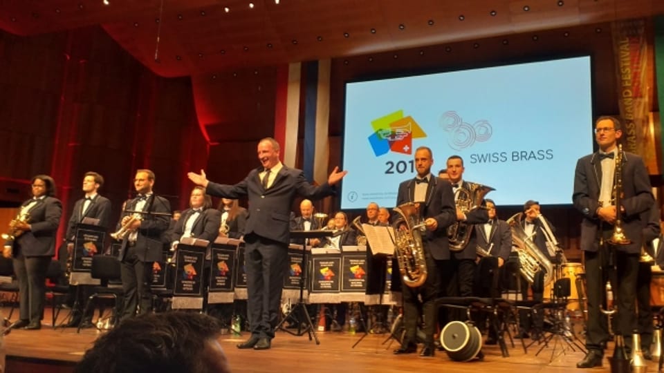 Die Valaisia Brass Band nach ihrer Aufführung des Teststücks Höchstklasse am Schweizerischen Brass Band Wettbewerb 2019 in Montreux.