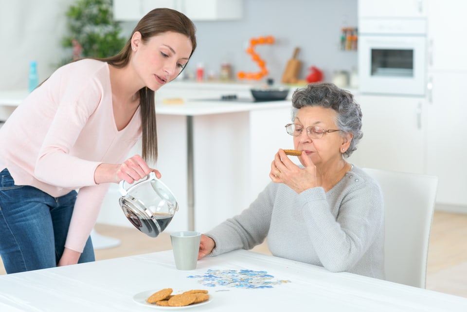 Haushalt machen, zusammen essen und ausgehen, so sieht eine 24-Stunden-Betreuung aus. Pflege ist nicht dabei.