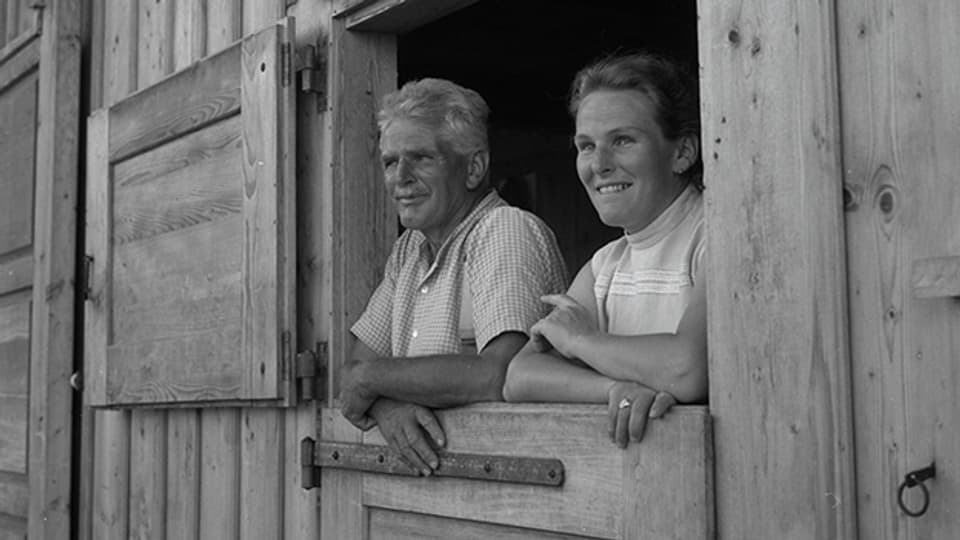 Ein Bauer und eine Bäuerin 1963 im Kanton Appenzell-Innerrhoden.