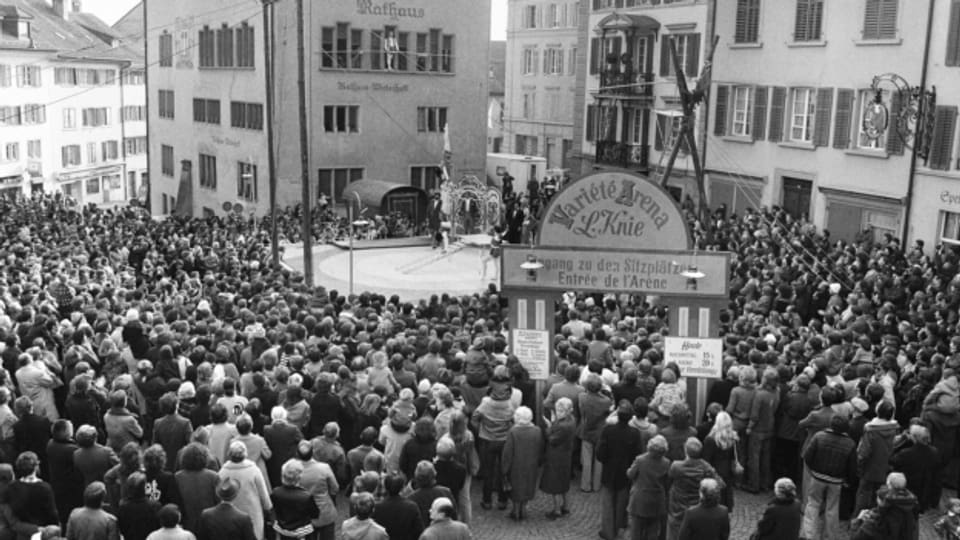 Im Jahr 1978 trat der Zirkus Knie bei der Jubiläumstournee in Rapperswil noch ohne Zelt auf.