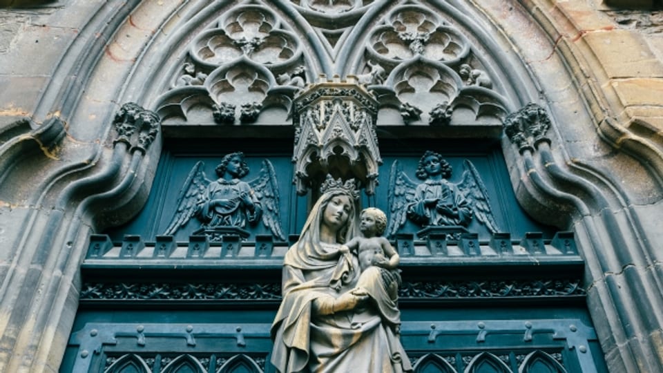 Jährlich am 15. August feiert die katholische Kirche Mariä Himmelfahrt.