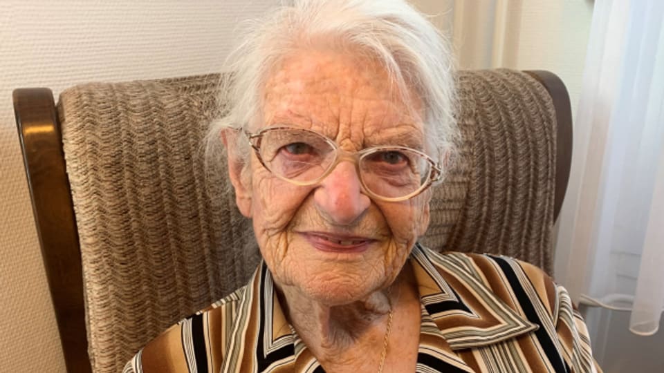 Die 103-jährige Klara Wacker bewohnt heute ein Zimmer in einem Alters- und Pfegeheim in Arbon.