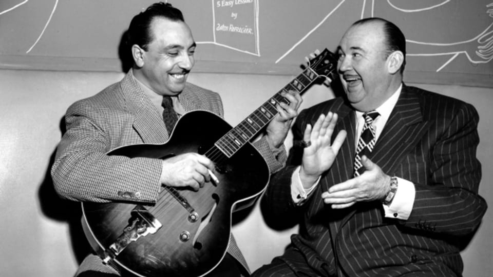 Jazz-Gitarrist Django Reinhardt (links) und Paul Whiteman, 1946.