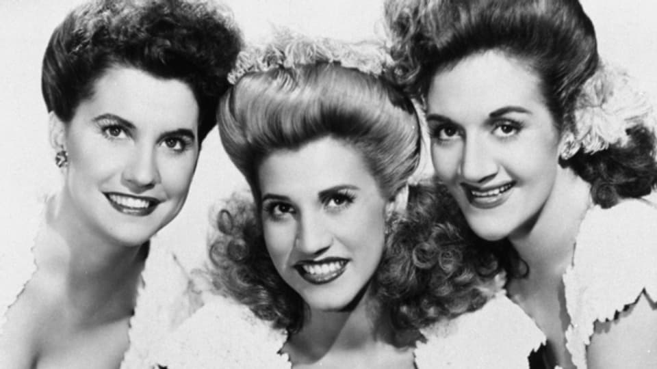 Maxene, Patty und LaVerne als Andrews Sisters.