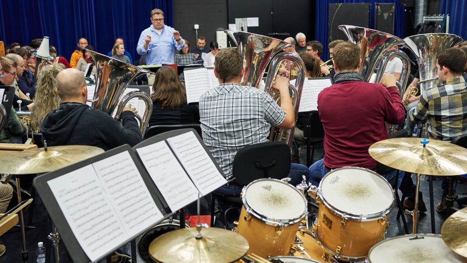 Die Brass Band Bürgermusik Luzern studiert auf der Probebühne des Luzerner Theaters die Brass-Oper «Dschungel» ein.