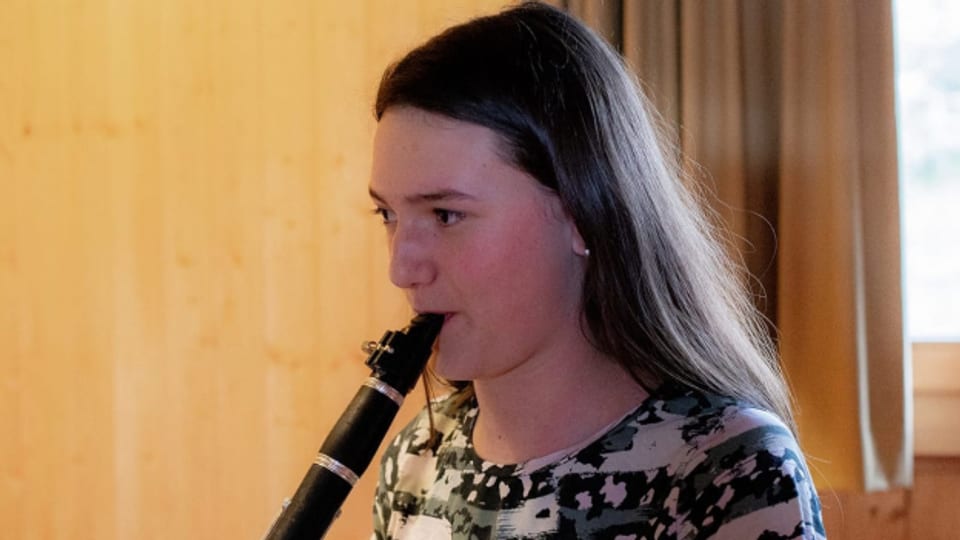 Eva Engler aus Saas im Prättigau durfte letztes Jahr die Fest-Hymne fürs Eidgenössische Volksmusikfest mitkomponieren.