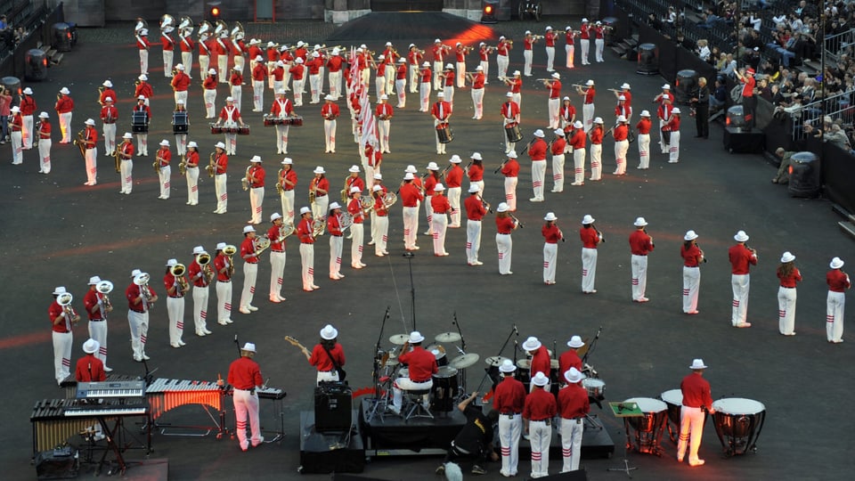 Basel Tattoo Plane Erneut Durchkreuzt Fiirabigmusig Srf