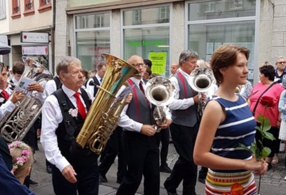 Frederik Briner hilft auch gerne in anderen Musikvereinen aus: Mit der Stadtmusik Brugg nahm er am traditionellen Rutenzug (Jugendfest) teil.