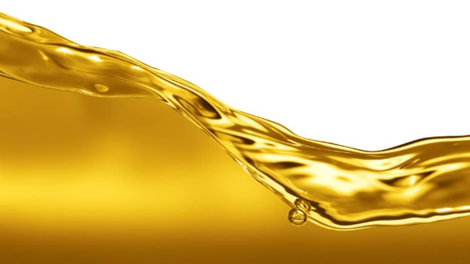Rapsöl enthält wertvolle Fettsäuren. Da sie empfindlich sind, sollte Rapsöl kalt verwendet werden.