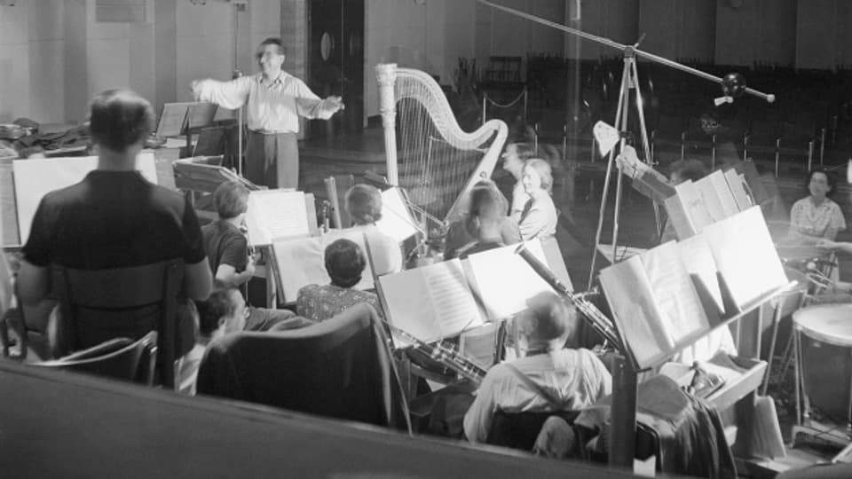 1950 trat Hermann Scherchen zurück und Paul Burkhard dirigierte das Radio-Orchester weiter.
