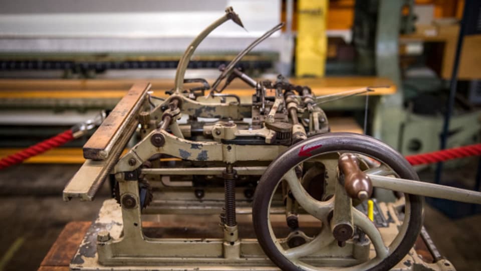 Die Fädelimaschine kam zwischen 1878 und 1920 zum Einsatz. Vor 1878 war das Kinderarbeit.