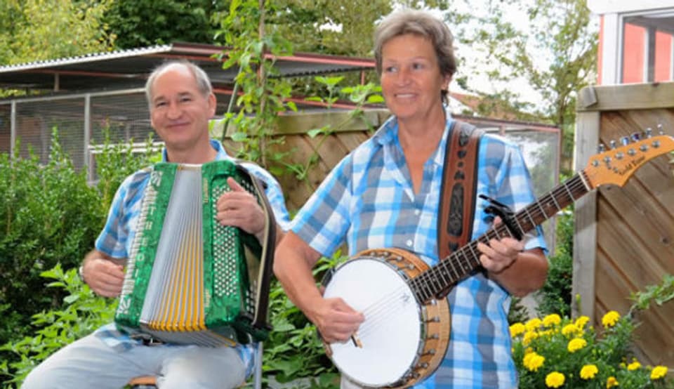 Ursula Jucker am Banjo und Roger Rüegg am Akkordeon.