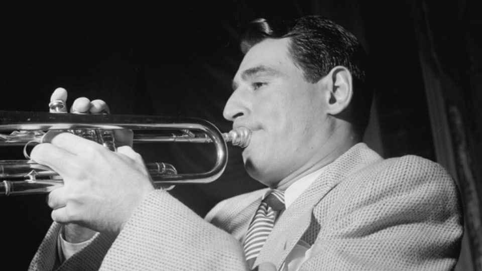 Der amerikanische Trompeter Ray Anthony wurde am 20. Januar 1922 in Bentleyville im US-Bundesstaat Pennsylvania geboren.