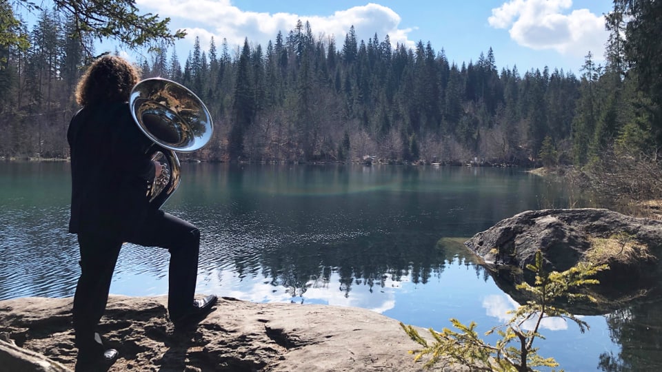 Das Musikvideo der neuen Graubünden Brass veranschaulicht mit tollen Landschaftsbildern den Neustart der Band. Dazu erklingt die Auftragskomposition «Evolution» von Bertrand Moren.