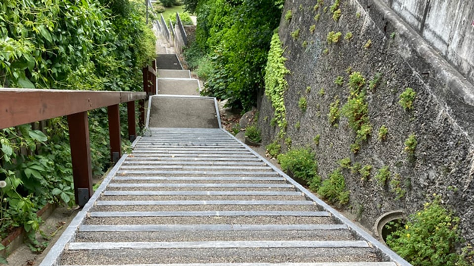 Gratis Fitnessprogramm: Käthi Besimo läuft fast täglich die Treppe zur Stadt herunter und wieder hinauf.