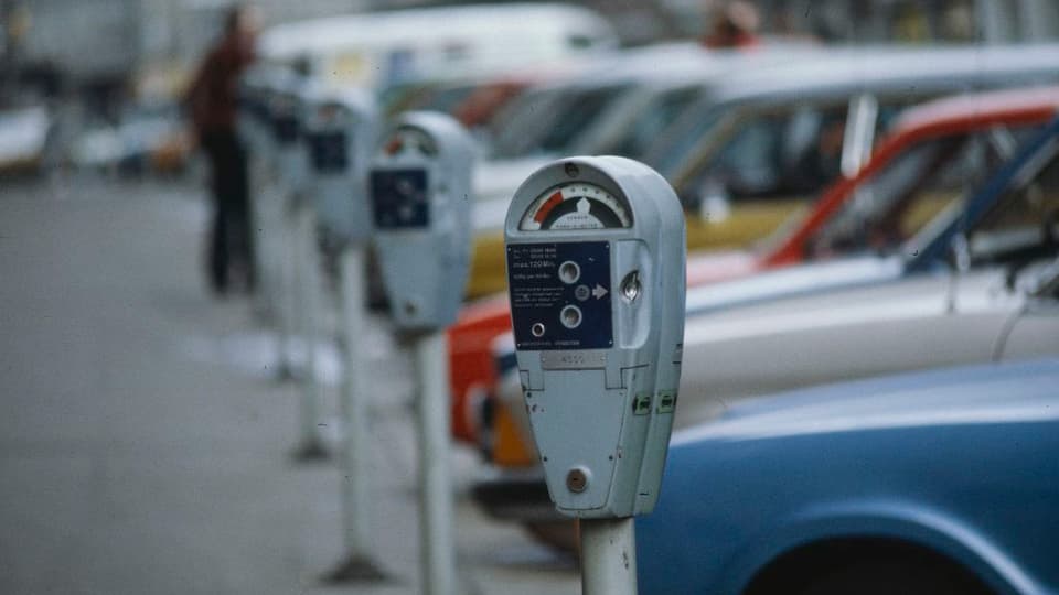 Parkuhren an der Stampfenbachstrasse in Zürich in einer Aufnahme von 1985.