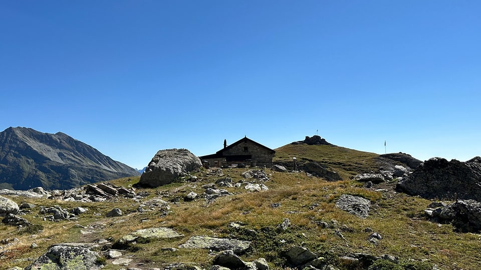 Die Wiwanni-Hütte auf 2470 m ü. M. ist Ausgangsort für Kletter- und Wandertouren.