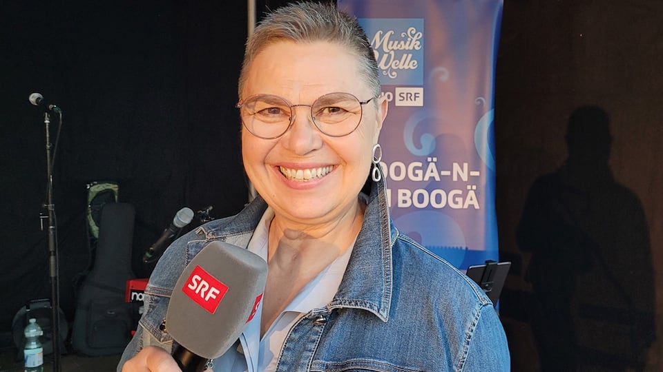 Heimspiel für Christine Gertschen: Die Walliser Stimme bei der SRF Musikwelle präsentierte direkt aus Ausserberg die Livesendung «Zoogä-n-am Boogä»