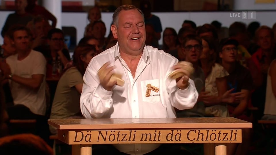 Einer der mit grosser Leidenschaft «chlefelet» ist Julius Nötzli, besser bekannt als «Dä Nötzli mit dä Chlötzli».