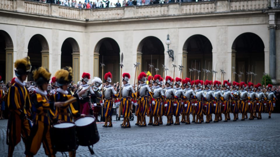 Die Schweizer Garde bei der Vereidigung in Rom im Jahr 2020.
