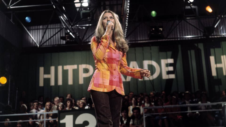 Lena Valaitis während Auftritt in der TV-Sendung «ZDF Hitparade» 1971.