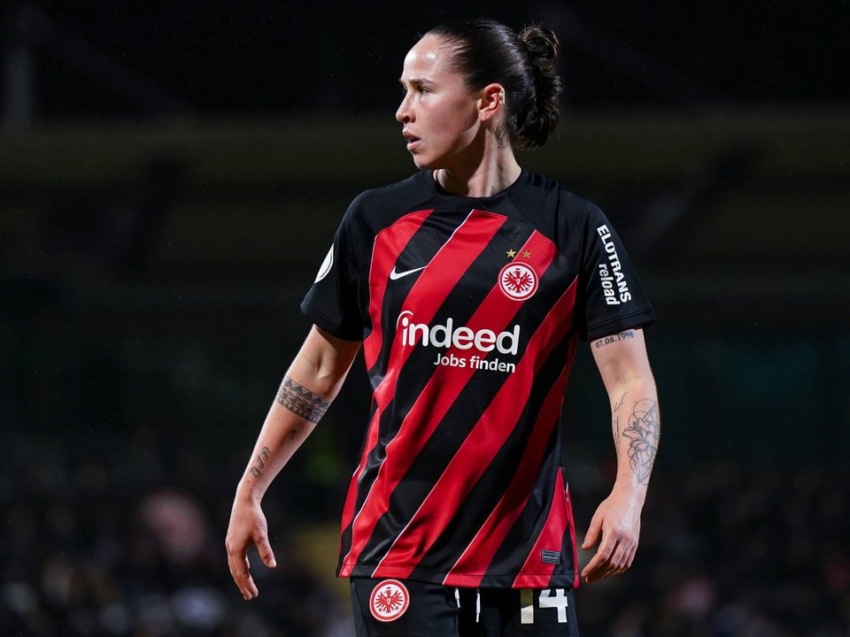 Internationale FussballNews Reuteler verlängert bei Frankfurt bis