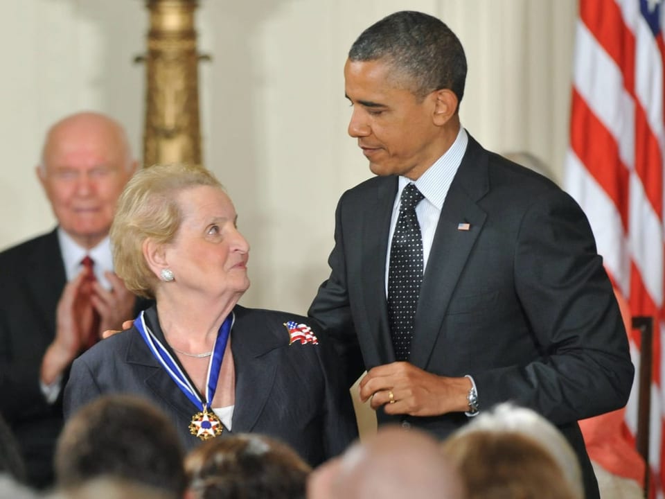 Barack Obama verlieh Albright 2012 als Präsident die Freiheitsmedaille, die höchste zivile Auszeichnung der USA.
