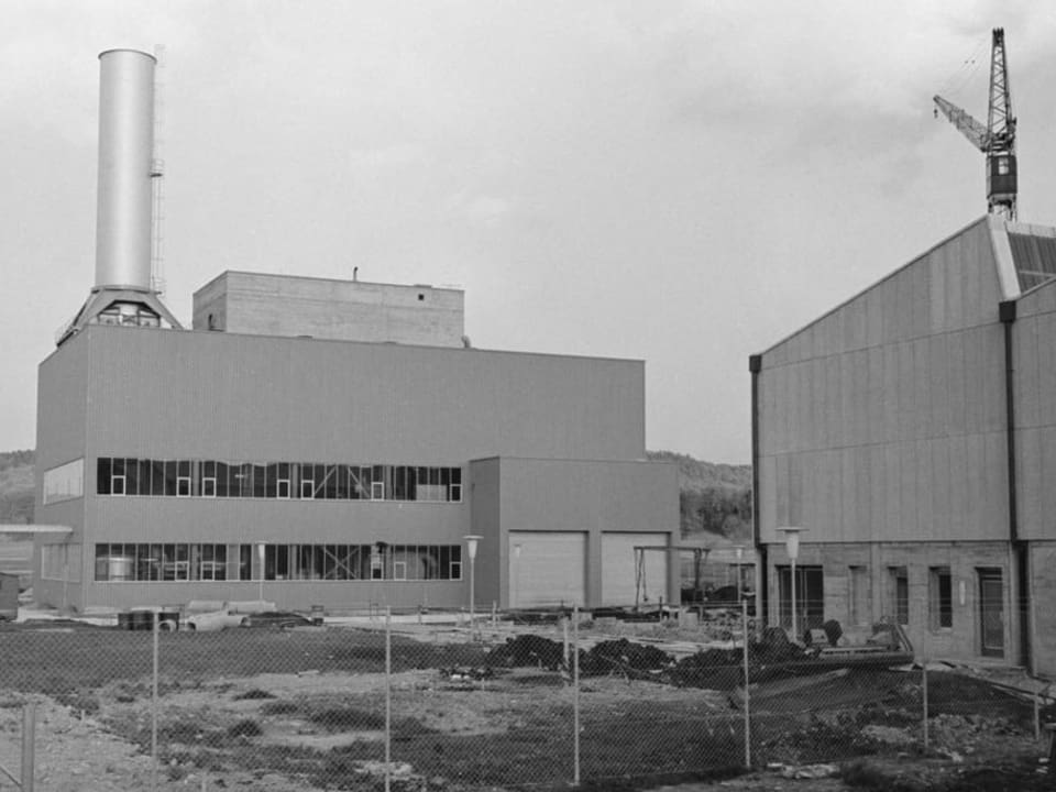 Ein Schwarz-Weiss-Foto des Kraftwerkes.
