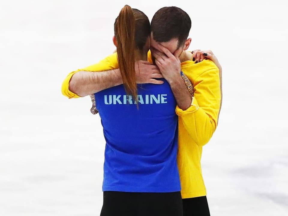 Emotionen pur Alexandra Nasarowa und Maxim Nikitin nach ihrem Auftritt.