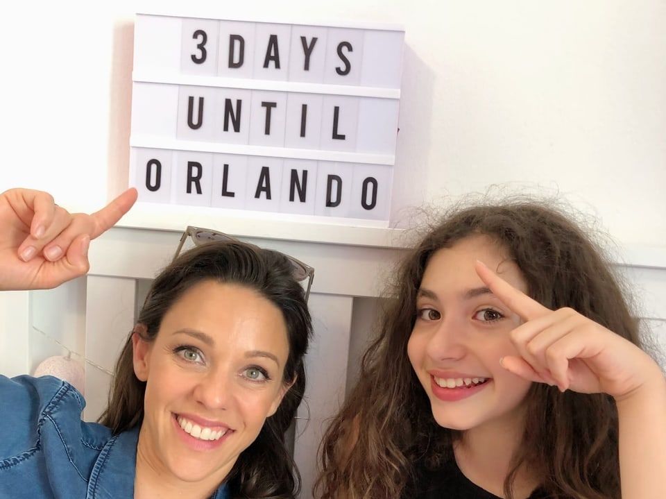 Kiki Maeder mit Noelia Finocchiaro vor dem Abflug nach Orlando