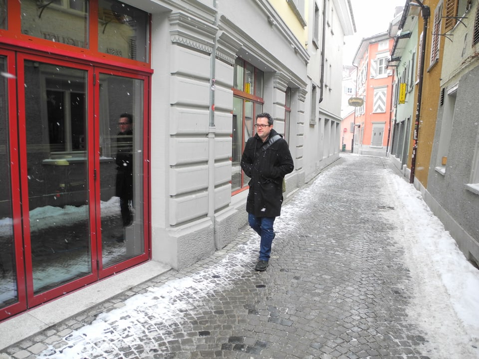 Peter unterwegs in seinem Wohnort St.Gallen .