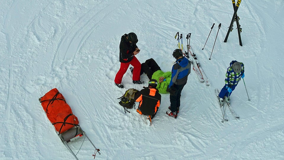 Verletzter Skifahrer
