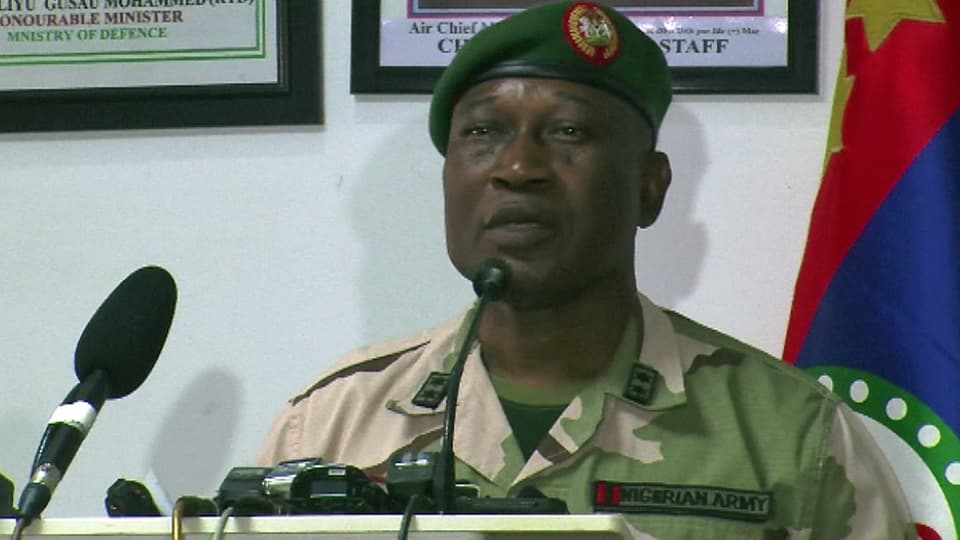 General Chris Olukolade bei seiner Erklärung.